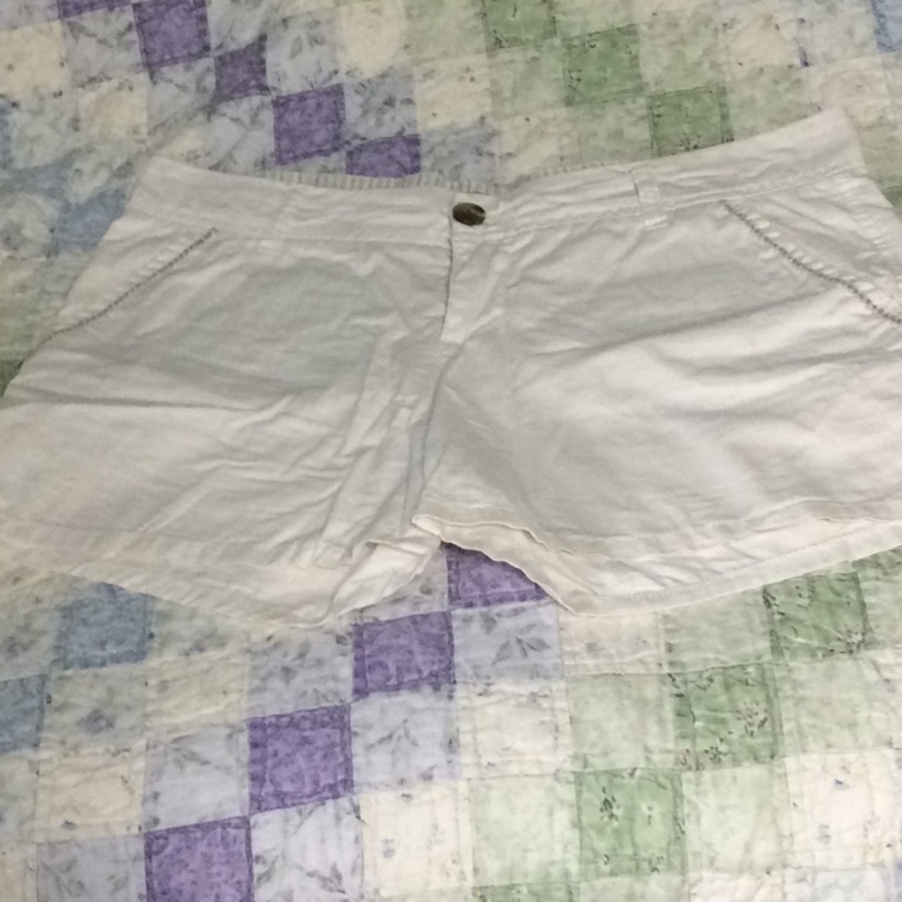 BKE Casual White shorts size 30. A67